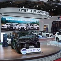 Toyota Hadirkan Program Penjualan Spesial dan Hybrid EV Lengkap di IIMS