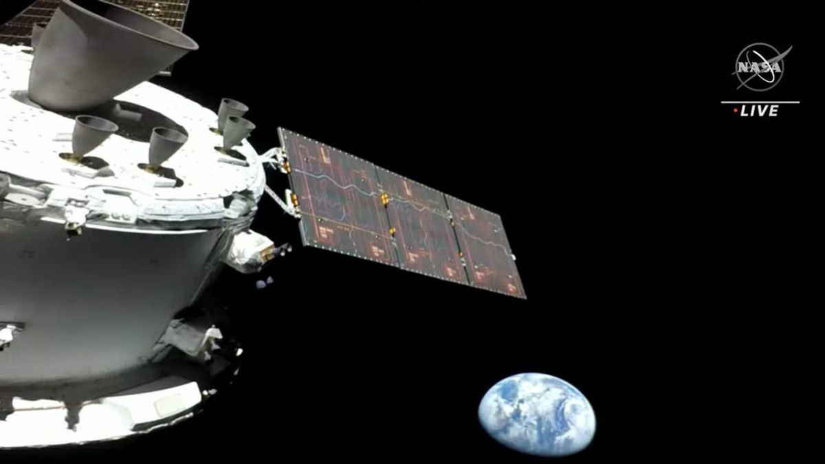 Pesawat Orion Selfie dengan Bumi Saat Menuju ke Bulan