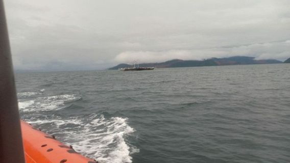 SAR Team Searches For Missing Tourist Carriers Around Labengki Island, Southeast Sulawesi