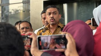 ママン・アブドゥッラーマン・アクイ 妻は学生大会のために子供たちとヨーロッパに旅行