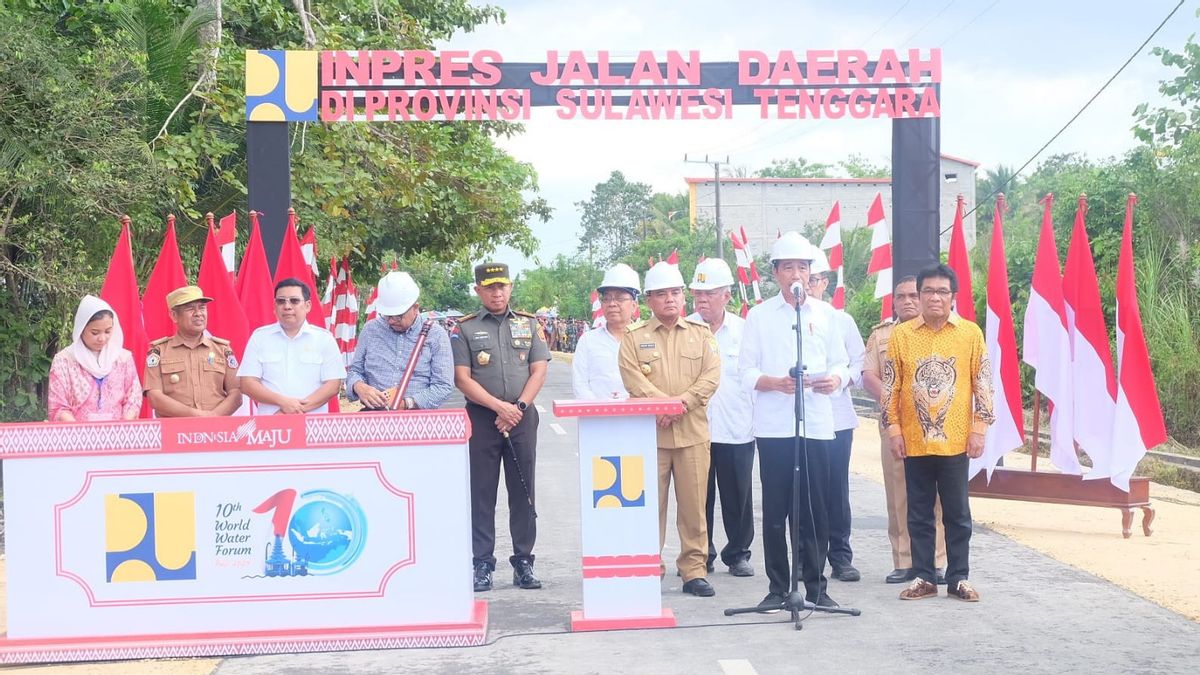 Avec 641 milliards de roupies, Jokowi a officiellement inauguré la réparation régionale de la route tout au long de 165 km à Sultra