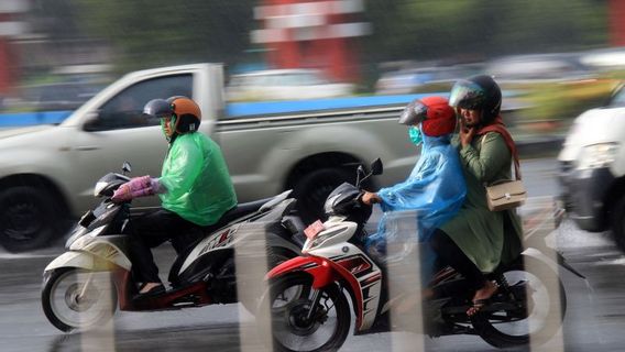 Cuaca Kamis 13 Juni: Jakarta Berawan, Pulau Jawa dan Sumatra Masih Diguyur Hujan