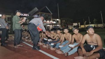 Shouting Blayer Motorbikes On The Road, Hundreds Of 'Criminals' Of Silat Colleges In Blitar Arrested By Police