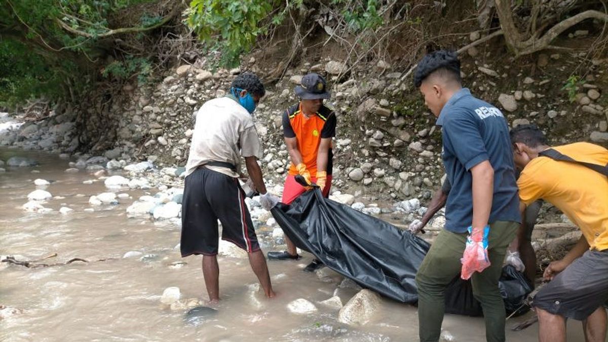 Missing By Floods In The River, Bima Residents Found Kupang SAR Team Died