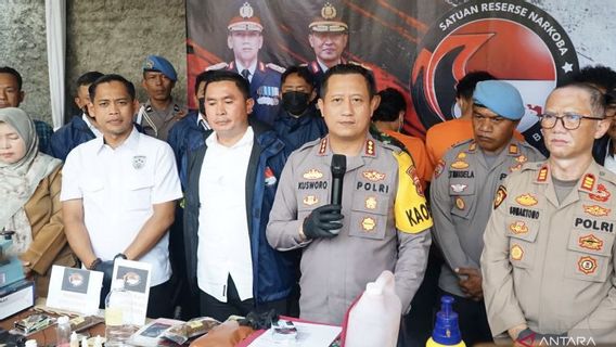 Polresta Bandung Bongkar Rumah Industri Narkoba Sintetis