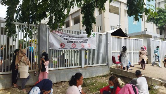 Tetap Sehat Selama Berlibur dengan Menggunakan Masker dan Banyak Minum Air