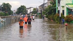 Les inondations frappées par 7 villages de Tangerang Sud deviennent progressivement reculées