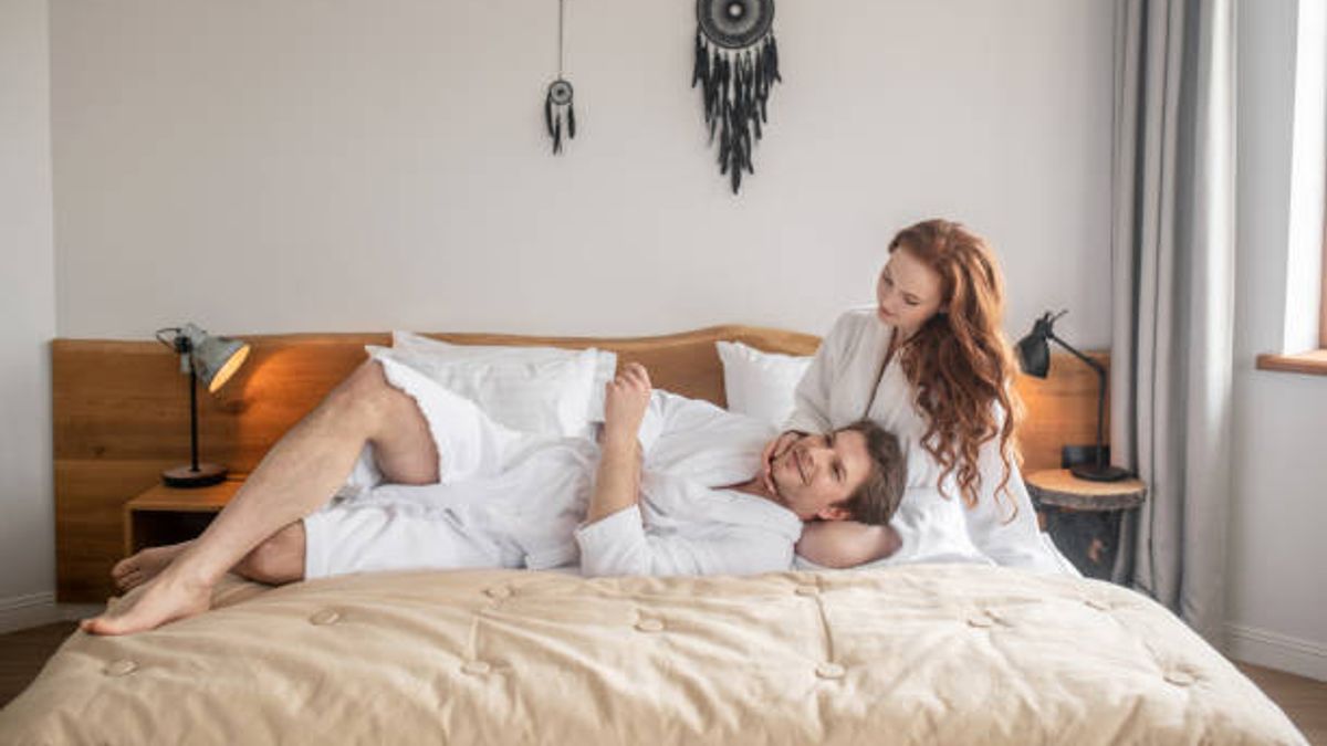 4 Cara Mempertahankan Hubungan Seksual Pada Pasangan Usia 60an