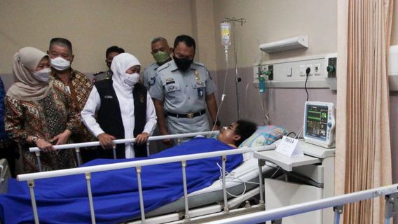 حاكم جاوة الشرقية خوفة جنجوك ضحايا حادث حافلة على طريق سومو