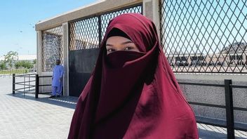 صورة ريبيكا كلوبر جلالي عبادة العمرة، الظهور الجديد يرتدي كادار