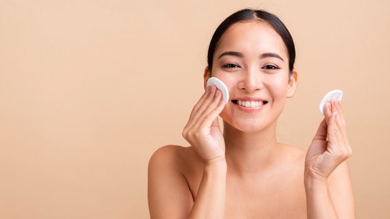 Perbedaan Essence dan Serum, Mana yang Lebih Baik untuk Kulit?