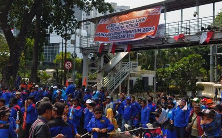 Ribuan Massa Elemen Buruh Mulai Padati Kawasan Patung Kuda Monas, Selain Tuntut Pencabutan Omnibus Law UU Cipta, Buruh Juga Minta Naik Gaji Tahun 2024