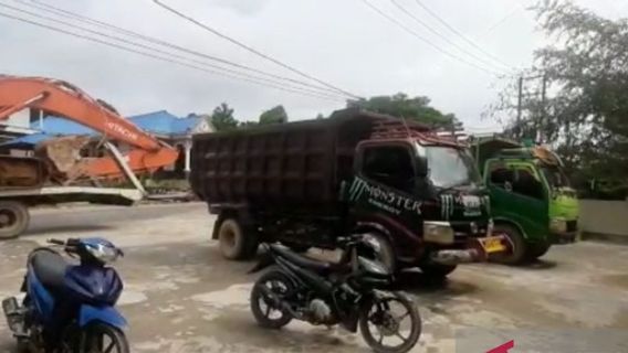 Police Officer With The Rank Of Brigadier General, Apparently The Boss Of A Wild Gold Mine In Kaltara, Was Arrested At The Airport While Fleeing