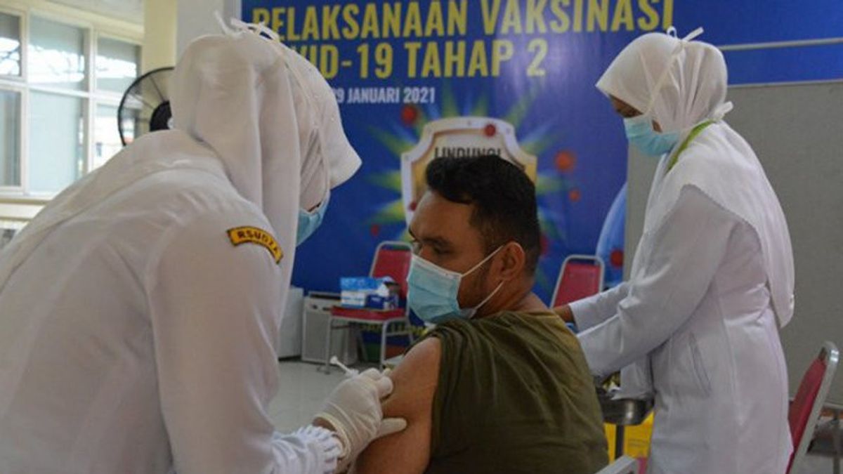 Nakes à Aceh Qui Ont été Injectés Avec COVID-19 Vaccin Deuxième Dose 30 337 Personnes