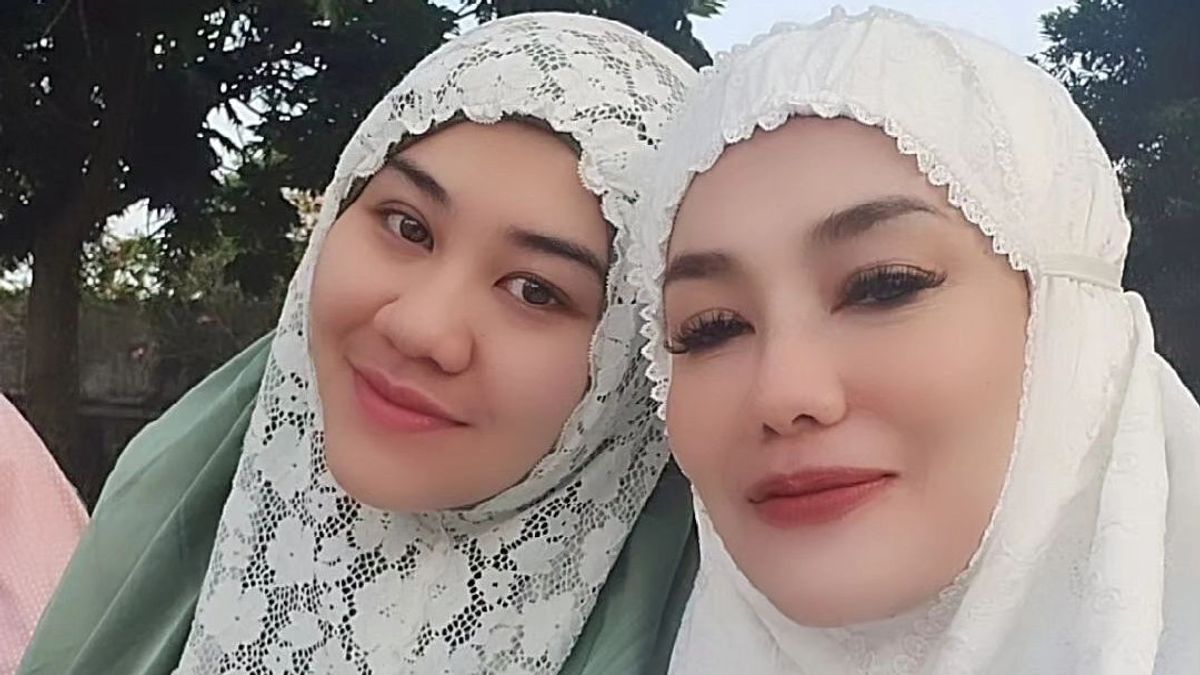 Reza Artamevia Berhijab, Aaliyah Massaid 惊讶