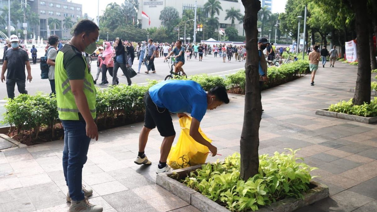 12人在CFD乱扔垃圾被抓 今天，DKI省政府处以67万印尼盾的罚款
