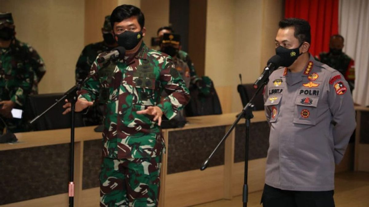 بناء على أوامر جوكوي، قائد الجيش الوطني الإندونيسي ورئيس الشرطة الوطنية تحقق التطعيم في غرب نوسا تينغارا اليوم