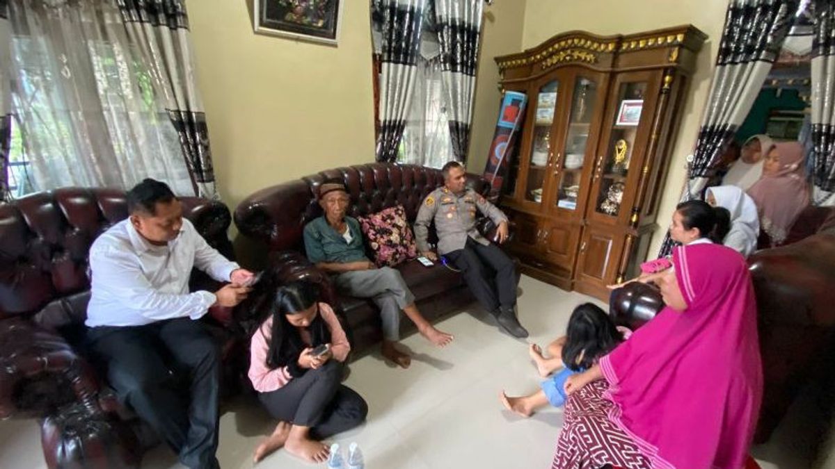 Rumah Pelaku Penembakan Kantor MUI Pusat di Pesawaran Lampung Dipasang Garis Polisi