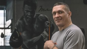 奥列克桑德·乌斯季克为实现泰森·弗里的三部曲提出了一个条件