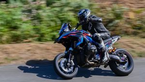 BMW R1300GS Cetak Rekor Mendaki Bukit, Kalahkan Motor Super Tanpa Modifikasi Ekstrem!