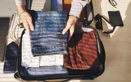 7 Tips Packing Koper Sebelum ke Luar Negeri, Pakai Teknik Pengemasan Ini