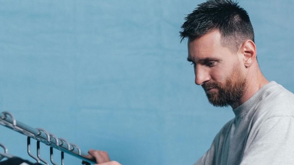 2022年のワールドカップチャンピオンのLionel Messiのジャージは、オークションで記録を彫っていると推定されています