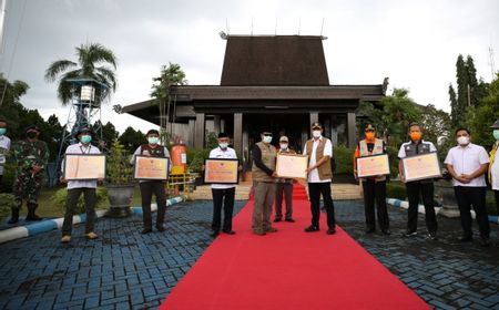 BNPB Serahkan Bantuan Senilai 3,5 M untuk Penanganan Banjir Kalsel