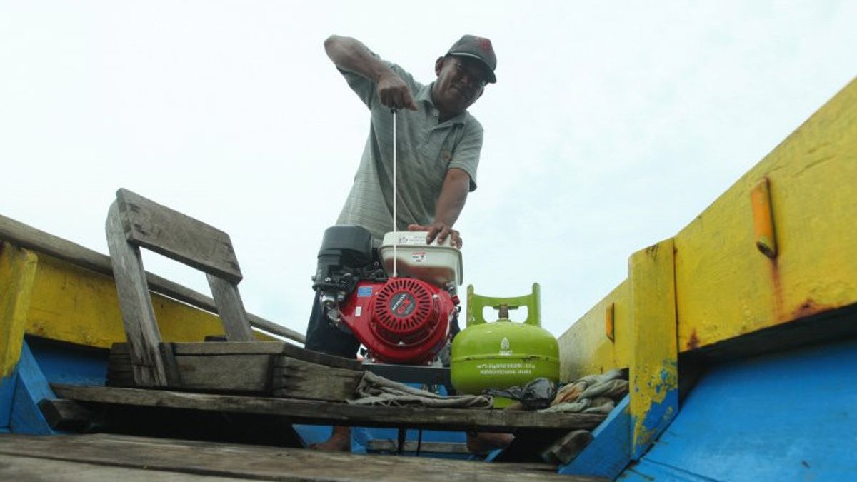 Petani-Nelayan di Gresik dan Lamongan Terima 3.000 Konkit Elpiji 3 Kg