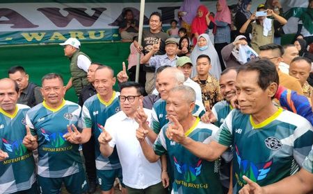 Kampanye Perdana di Sidoarjo, Muhaimin Sempatkan Bermain Sepak Bola