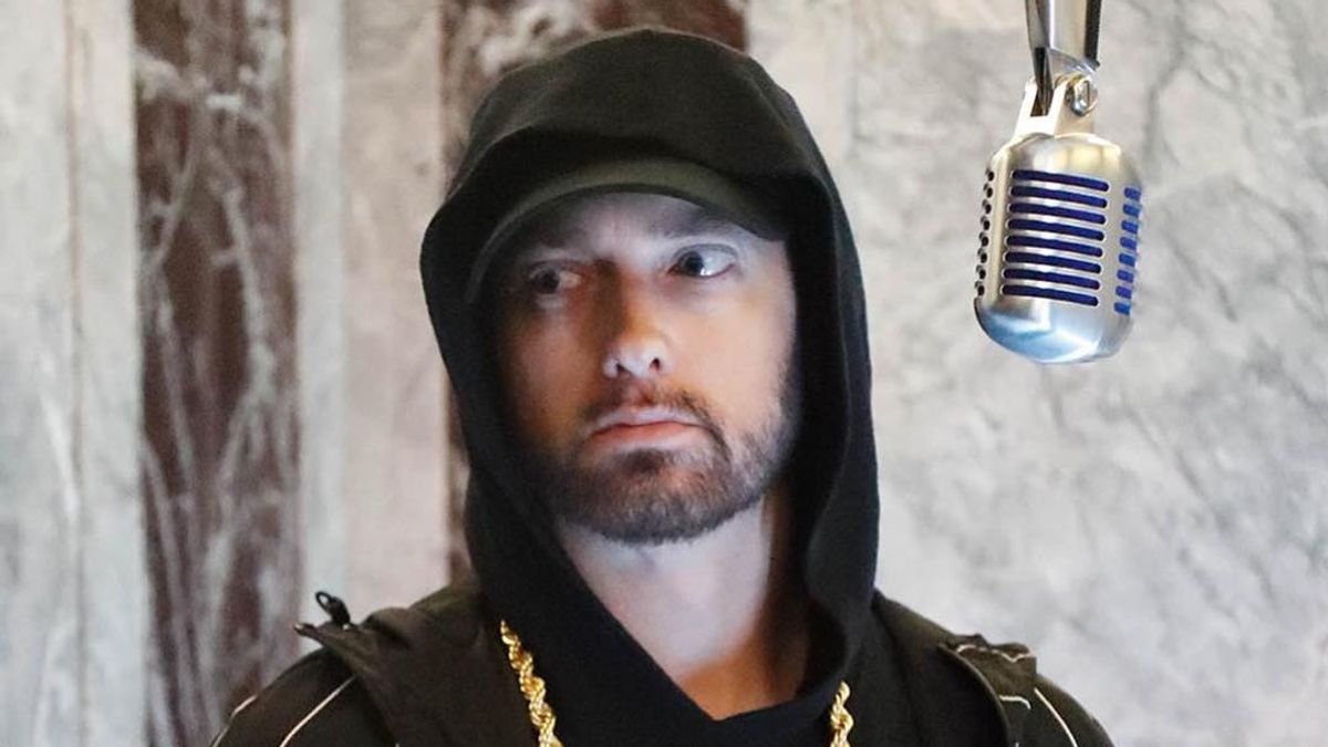Lewat Album Barunya, Eminem Minta Maaf kepada Rihanna