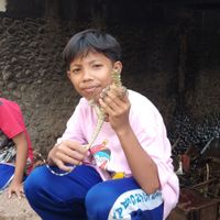 Petualangan Anak-Anak di Pintu Air Manggarai Menghadapi Banjir