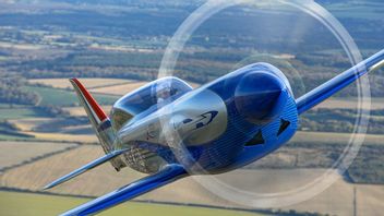 ロールス・ロイスは、世界最速の電気航空機を開発し、時速623キロに達したと主張しています。