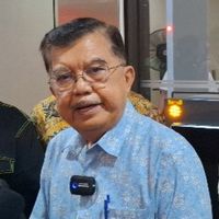 JK否认丹尼关于佐科威文凭的指控
