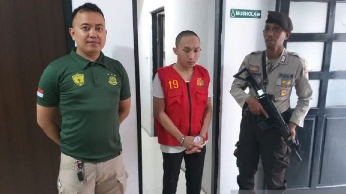 Berompi Tahanan, Anak Ketua DPRD Ambon Tersangka Penganiaya hingga Korban Tewas Diserahkan ke Jaksa