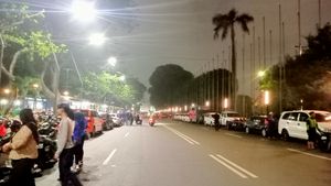 The Atmosphere In Front Of The Sultan Hotel Appears Quiet From Supporters Of Paslon Cagub And Cawagub In The Third Debate Of The Jakarta Gubernatorial Election