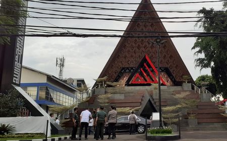 Hadiri Peresmian Masjid At-Taufiq, Jokowi Tampak Berbincang Dengan Megawati