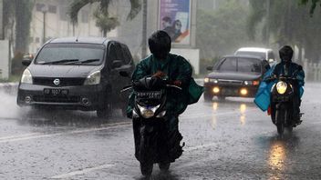 Préparez des parapluies et des jas de pluie, Jakarta sera déchiré de la pluie samedi après-midi