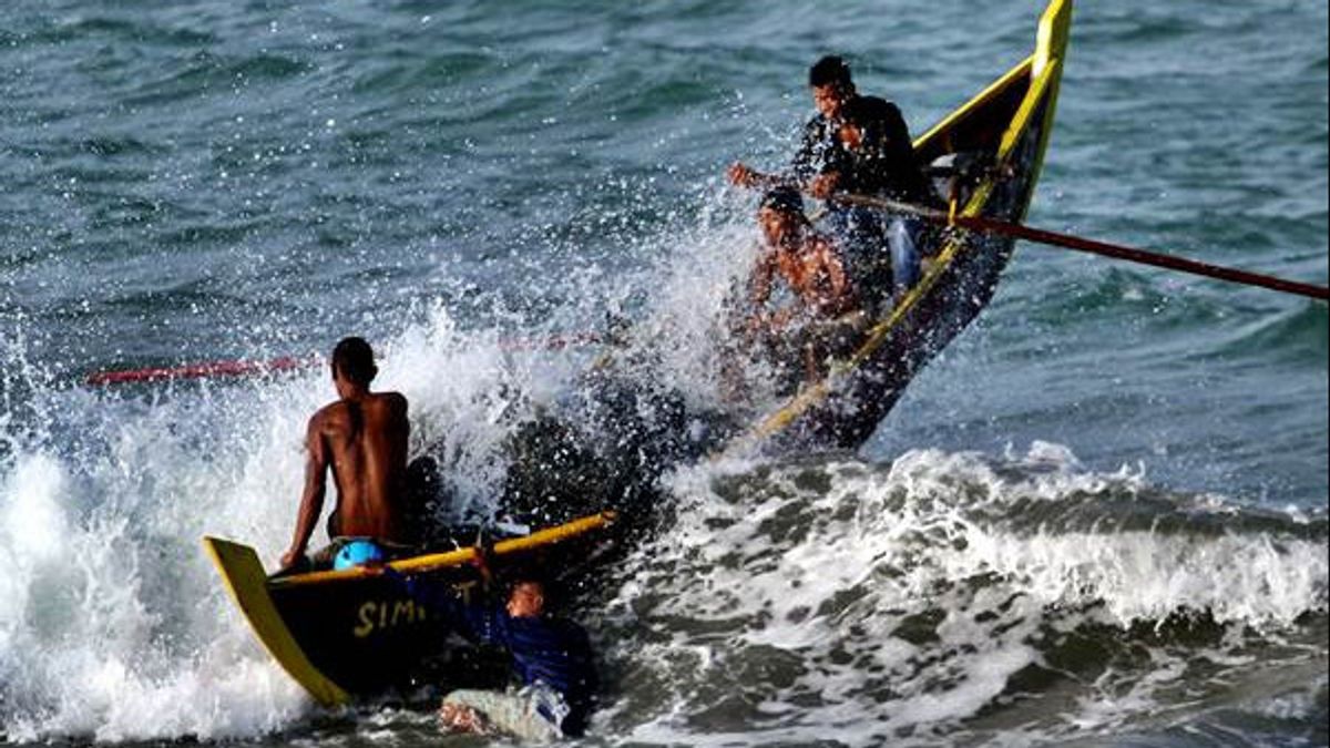 西スラウェシの13の漁師の家が津波で大きな被害を受けた 