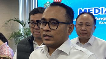 ASDP Boss Assures Electric Cars Can Ride on Ferry Boats in Nataru