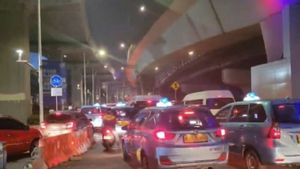 As A Result Of The Road Diversion Due To Macron's Visit, Traffic Jakarta Is Getting More And More Congested