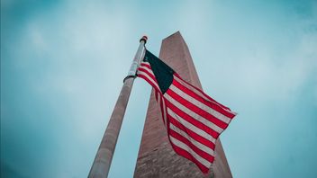 الولايات المتحدة تعد هدية بقيمة 17.2 مليار روبية إندونيسية للمعلومات عن زعيم الحزب الشيوعي الإيراني
Arabic: الولايات المتحدة تعد هدية بقيمة 17.2 مليار روبية إندونيسية للمعلومات عن زعيم الحزب الشيوعي الإيراني