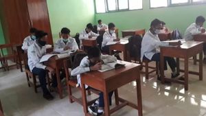 Baznas Gunung Kidul Menyalurkan Bantuan Pendidikan Untuk 100 Pelajar