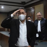 RJ Lino在他的案件悬而未决3个时期后被判处4年徒刑，KPK：我们的证据可以计算国家损失