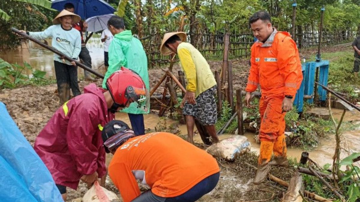 ジェラトゥン・ソルナ川が氾濫し、数百のジェパラ住民の家が浸水