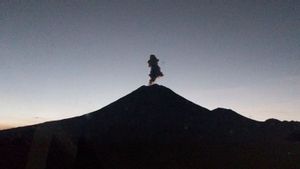 塞梅鲁山 周四晚上爆发