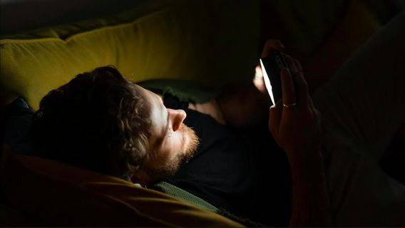 Une étude révèle les dangers de l'utilisation des téléphones portables avant de dormir