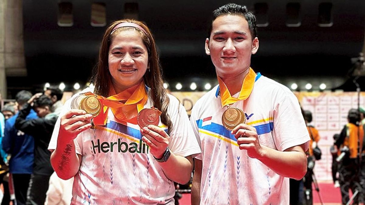 印度尼西亚在2023年世界田径运动会上从羽毛球运动员手中包装5枚金牌