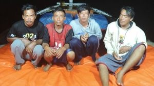 SAR Team Finds Again Three Crew Members Of The KM Bintan Jaya 10 Ship, Safe Condition