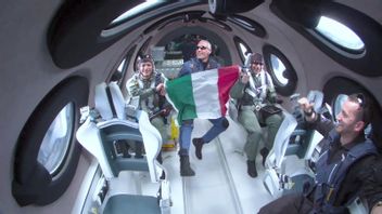 Three Italians Successfully Launched Into Earth Orbit With Virgin Galactic Space Tourism
