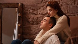 10 Signs Of Couples Emotionally Distanced